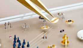 郑州万国指定维修门店打开表壳